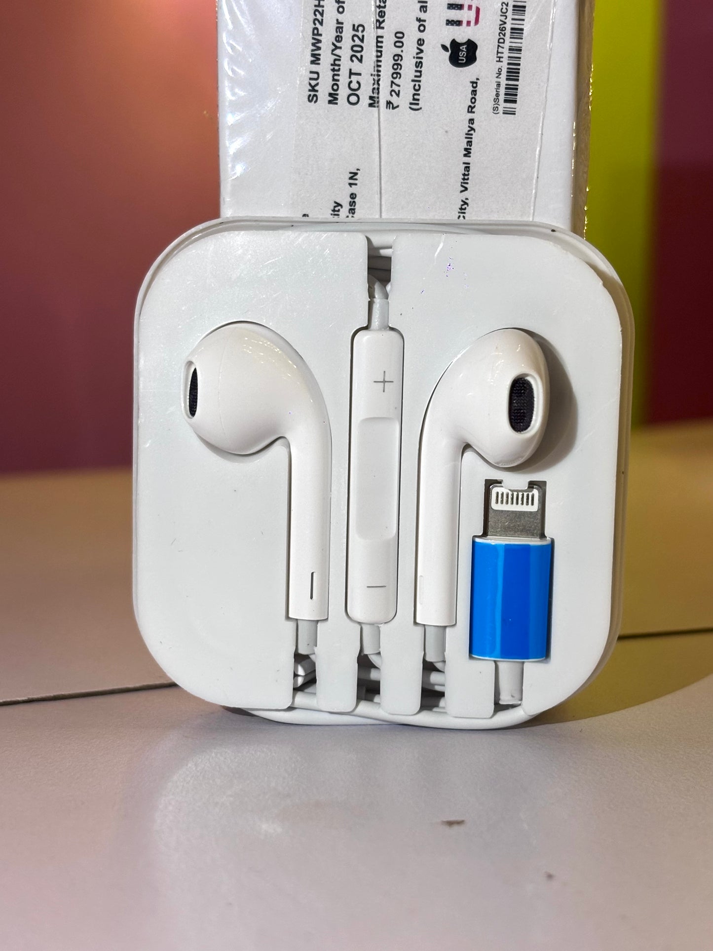 Premium Wired Earphones with Lightning Connector – In-Ear Stereo Headset with Mic & Volume Control