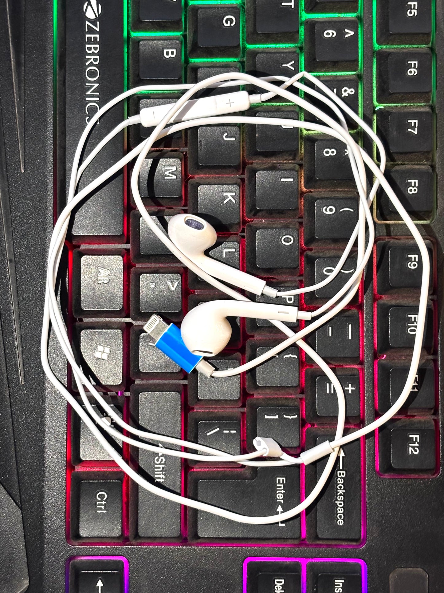 Premium Wired Earphones with Lightning Connector – In-Ear Stereo Headset with Mic & Volume Control